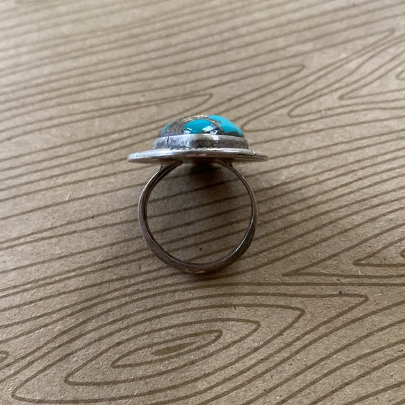 Gorgeous vintage turquoise ring. Size 6. - Picture 3 of 10